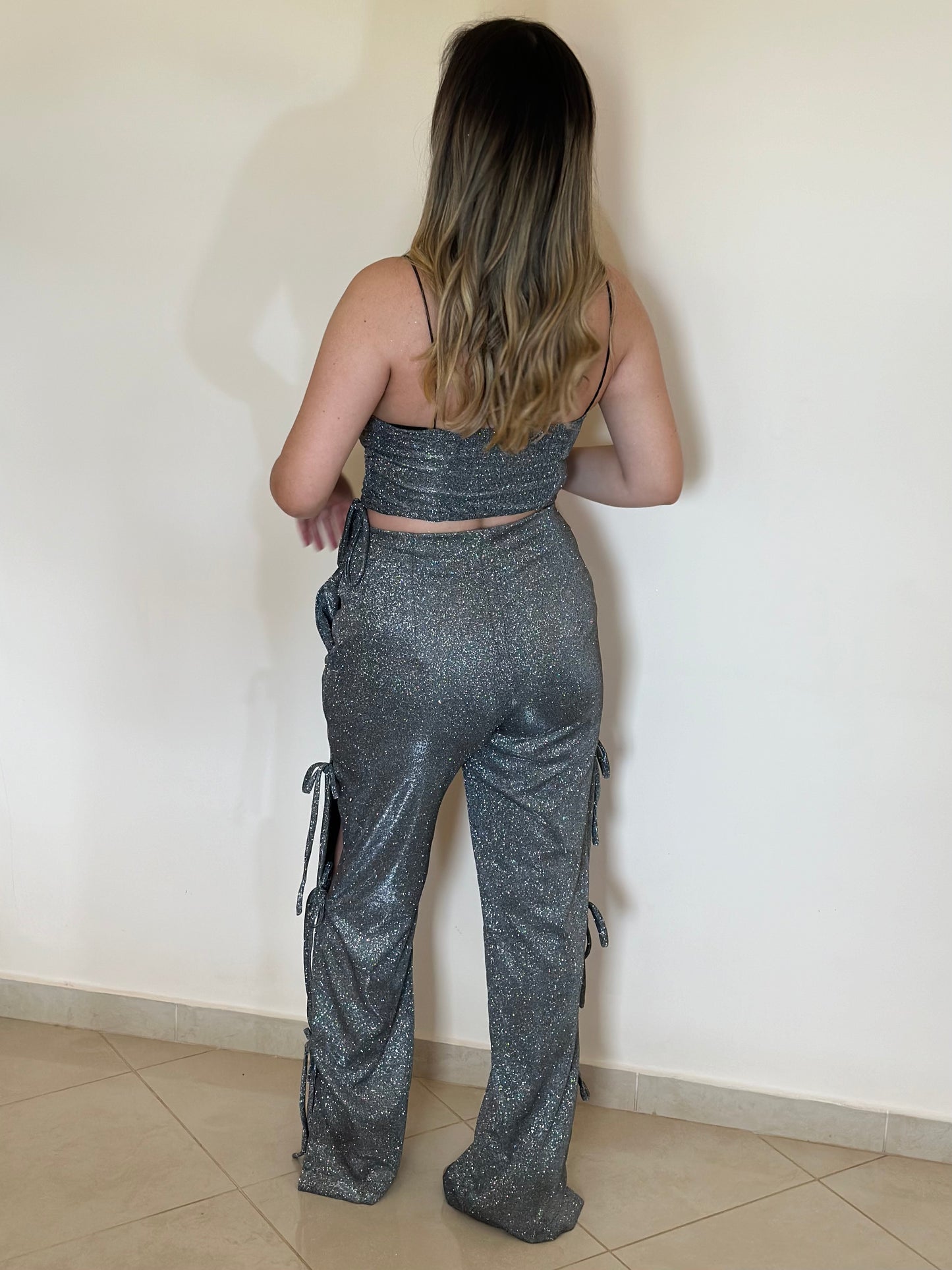 Conjunto calça e blusa prateada brilhante