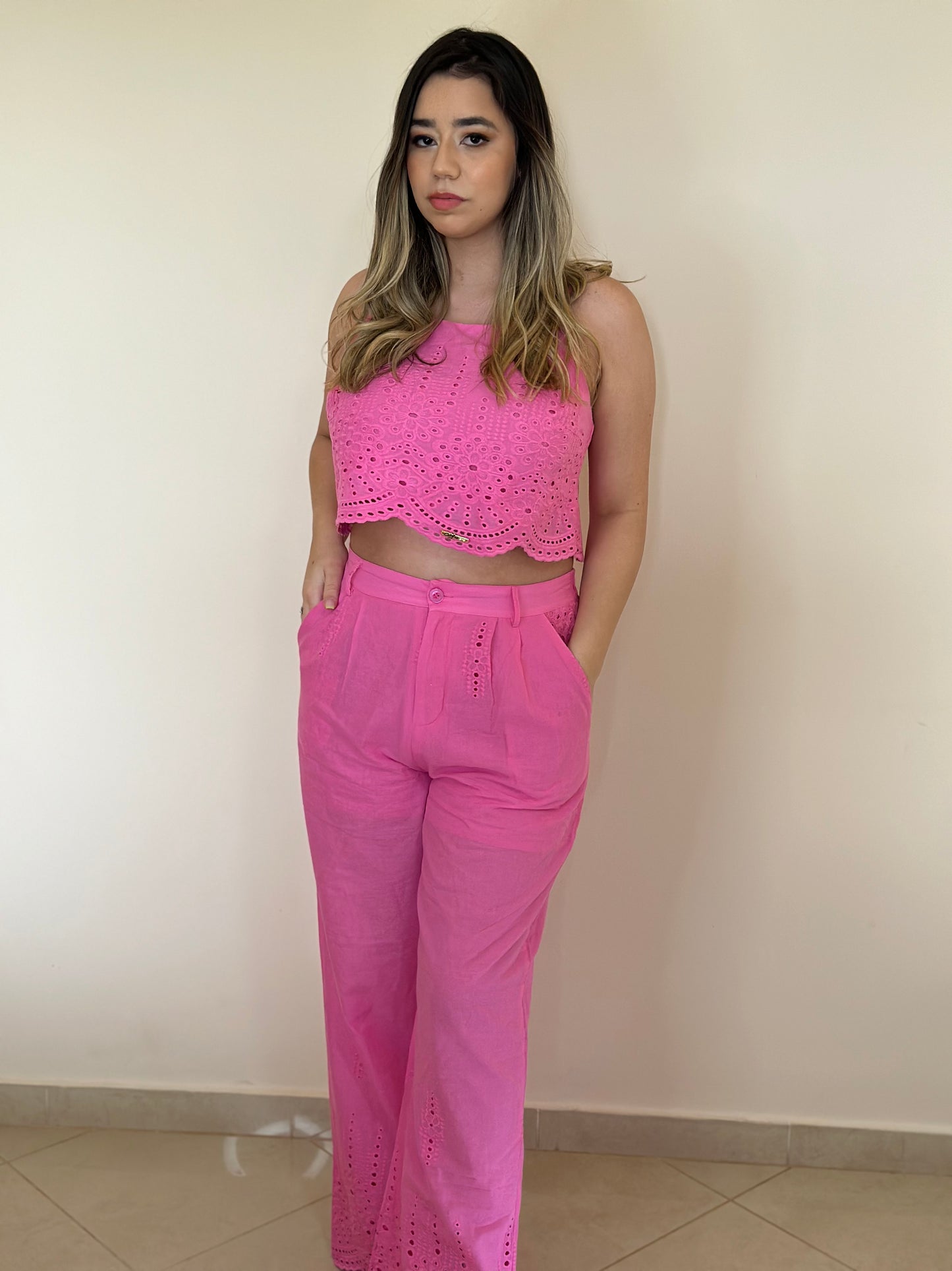 Conjunto de calça e cropped de alça