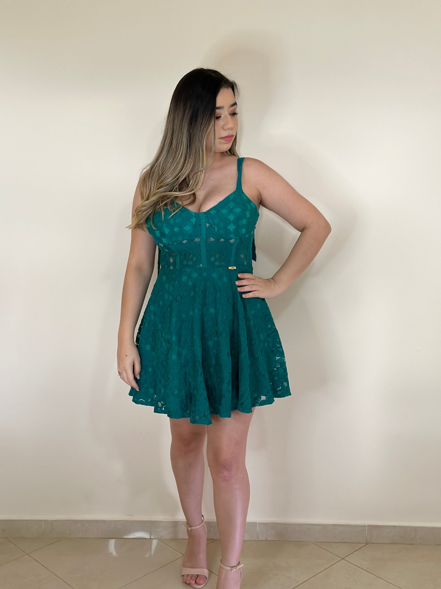 Vestido verde renda alça de amarração