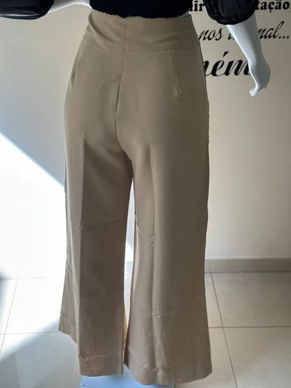 Calça pantalona dois botões