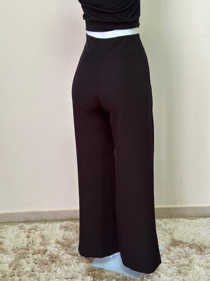 Calça pantalona dois botões